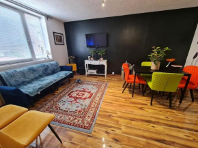 Number 63 Cosy 2 bedroom ground floor flat and Free parking outside LEZ